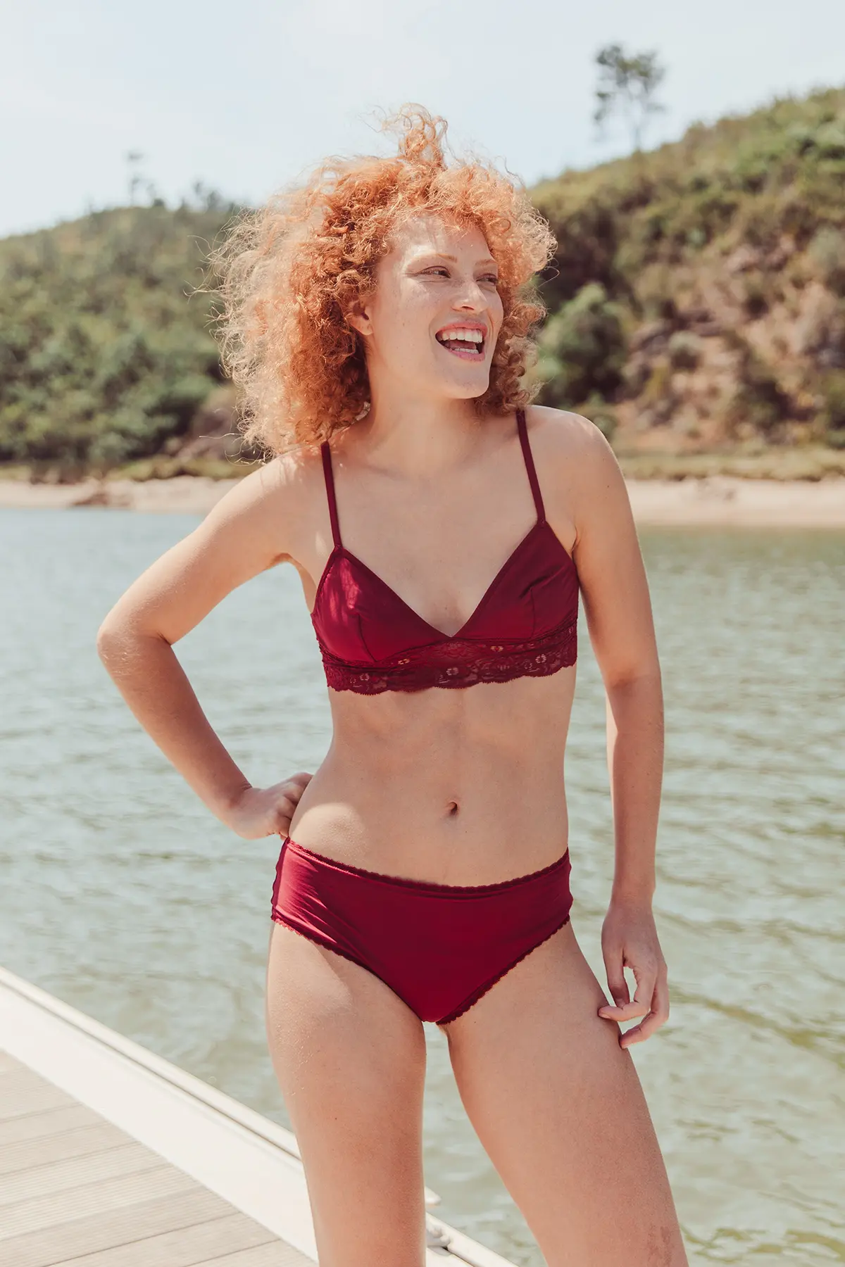 rejeanne-shorty-menstruel-callie-bordeaux Le shorty menstruel bordeaux de Réjeanne avec une absorption pour flux abondant