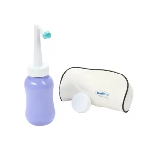 Bidet mobile Badimo BP30 avec bouteille souple de 300 ml, embout de rinçage, couvercle et pochette de transport pour l’hygiène intime à l’eau.