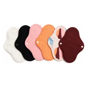 Set de trois serviettes hygiéniques lavables Imse en coton biologique de différentes couleurs, modèles Regular pour flux moyen, dépliées
